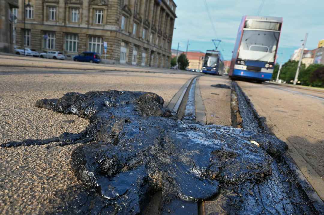 Extreme Heat Disrupts Leipzig Tram Network and Damages Germany’s Highways